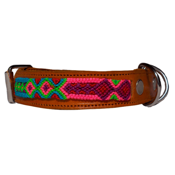 Dog or cat collar with hand embroidery in different designs and sizes.